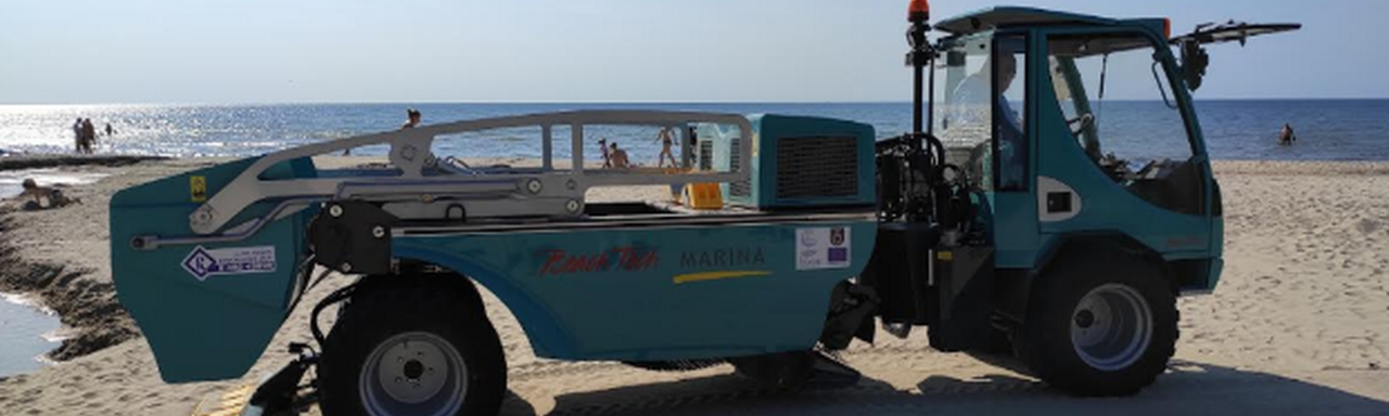 Deep cleaning machine on Palanga beach (Photo by Olga Anne)